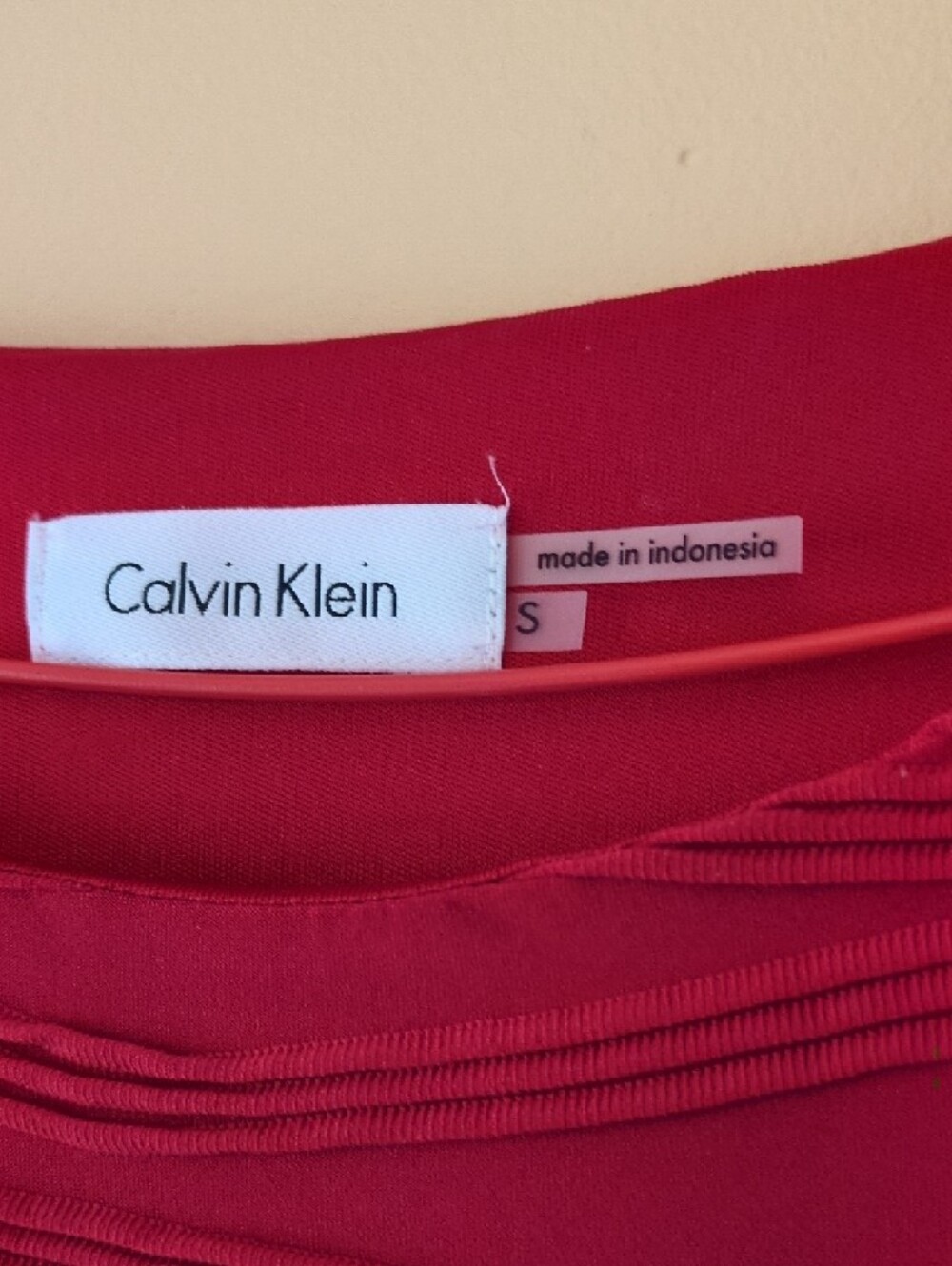 Calvin Klein Sleeveless Wave-Textured Tank Top - Picture 2 of 2